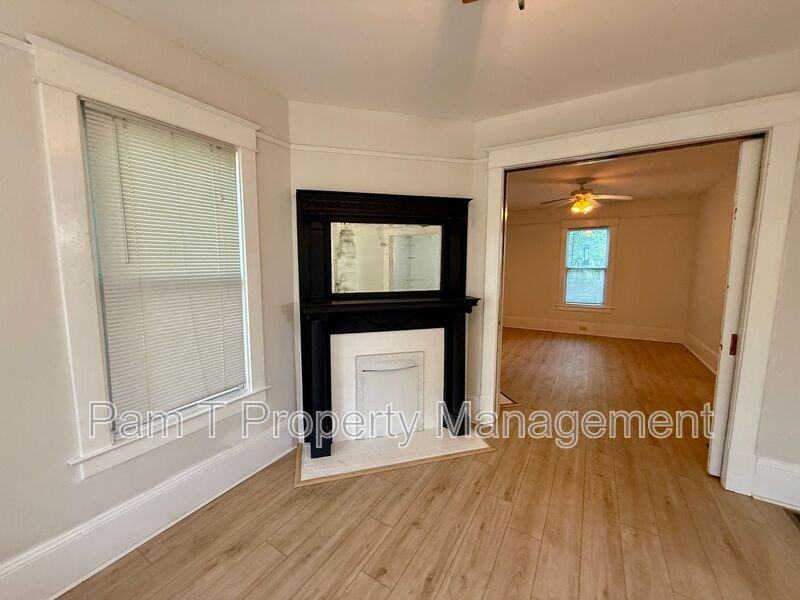 611 W 44th St - Photo 6 of 23