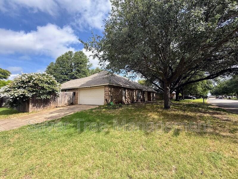 7716 Pampas Dr - Photo 2 of 33