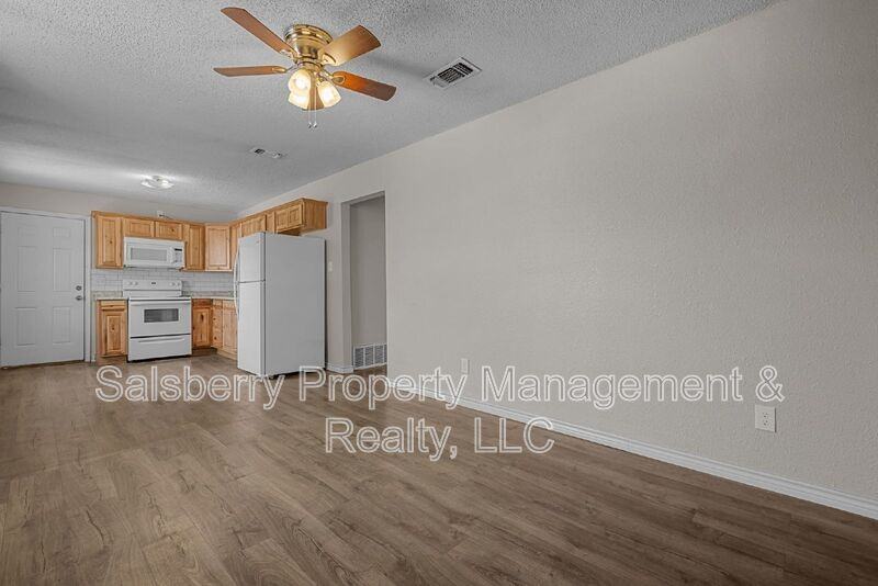 1213 Nw 3rd Ave - Photo 3 of 13