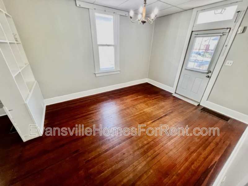 515 S Grand Ave - Photo 2 of 10