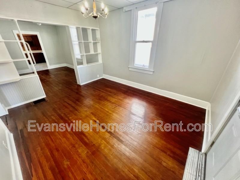 515 S Grand Ave - Photo 3 of 10