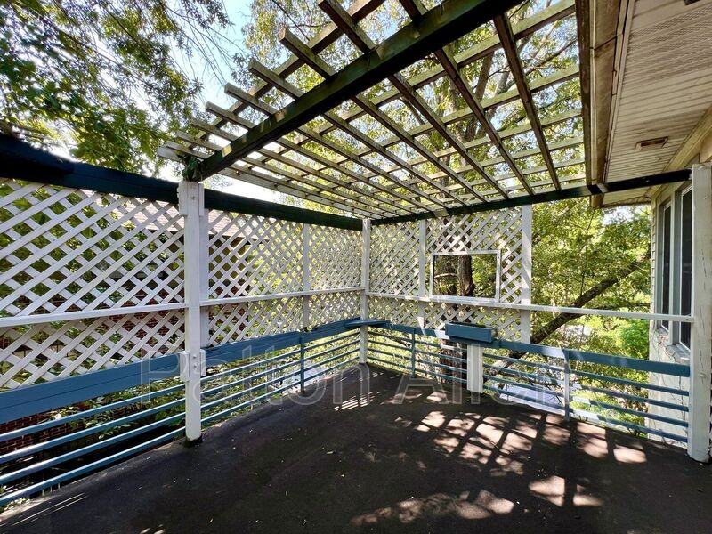 130 Edwin Pl #4 - Photo 3 of 18