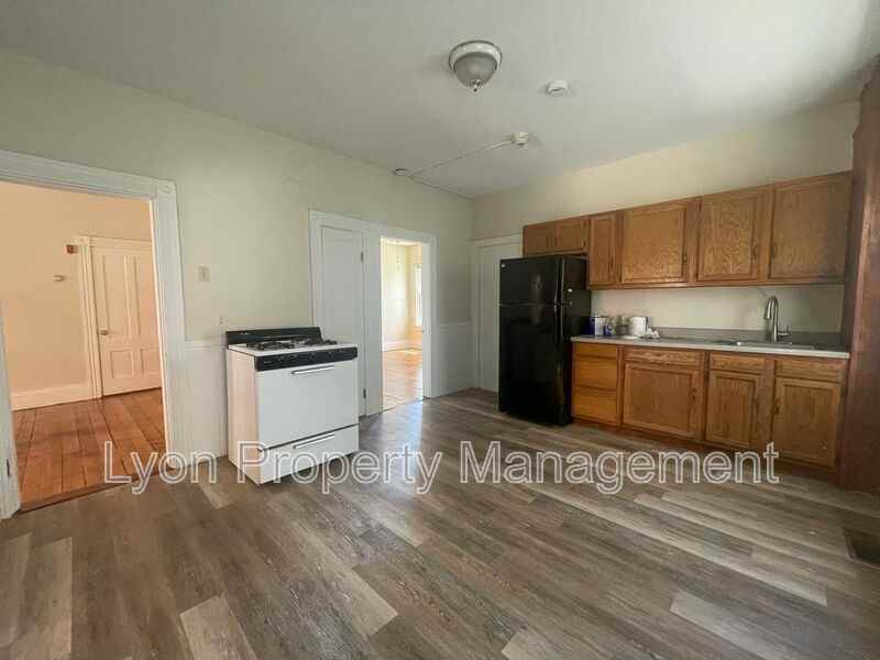 37 Mechanic Ave #1R - Photo 3 of 9