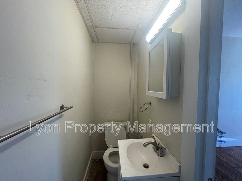 37 Mechanic Ave #1R - Photo 5 of 9