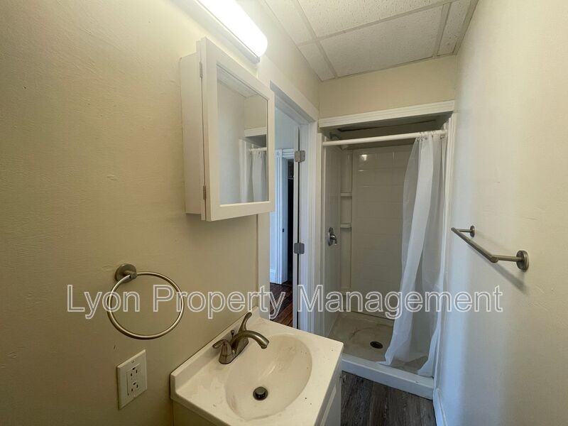 37 Mechanic Ave #1R - Photo 6 of 9