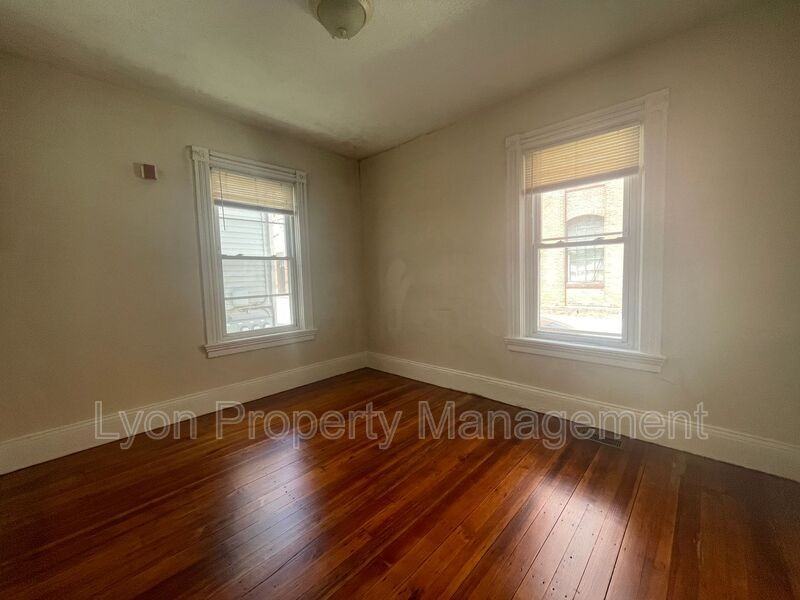 37 Mechanic Ave #1R - Photo 7 of 9