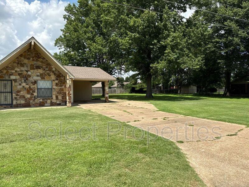 220 Ada Dr - Photo 2 of 17