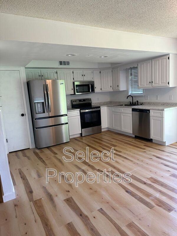 220 Ada Dr - Photo 3 of 17