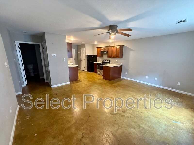901 Avenue B - Photo 2 of 10