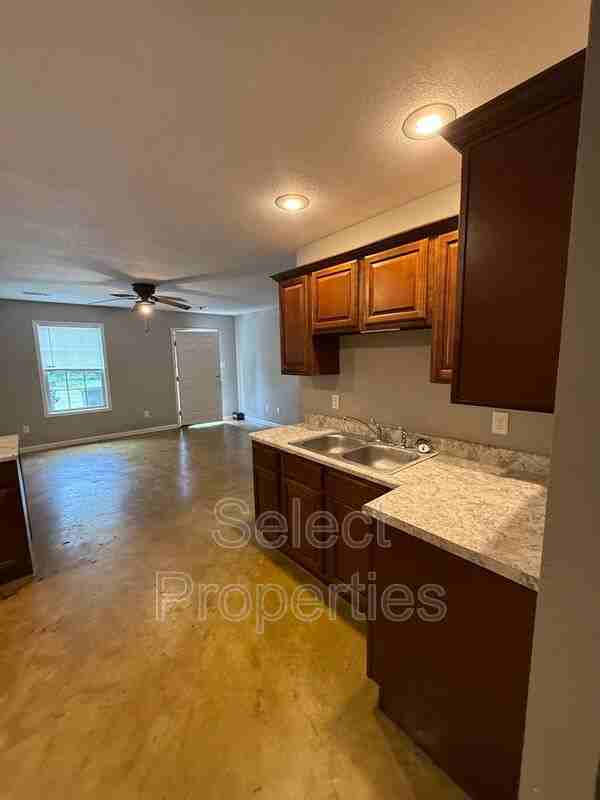 901 Avenue B - Photo 3 of 10