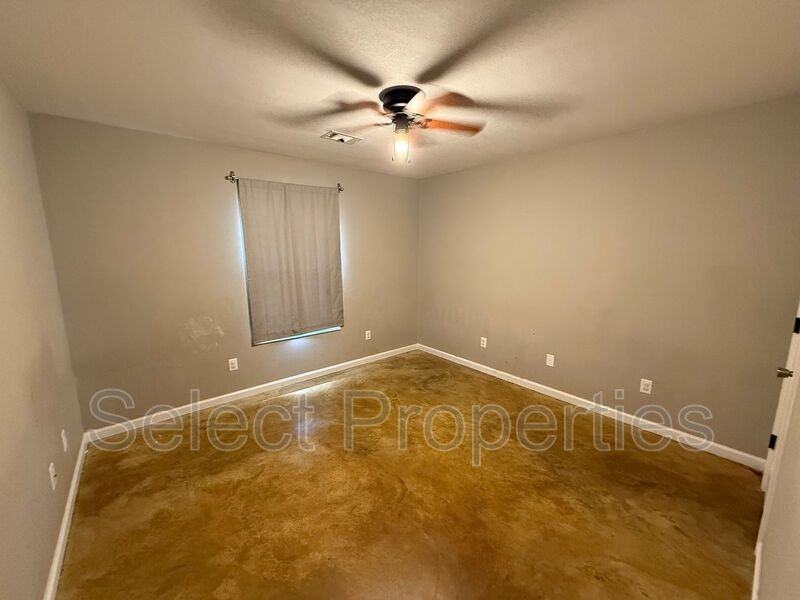 901 Avenue B - Photo 4 of 10