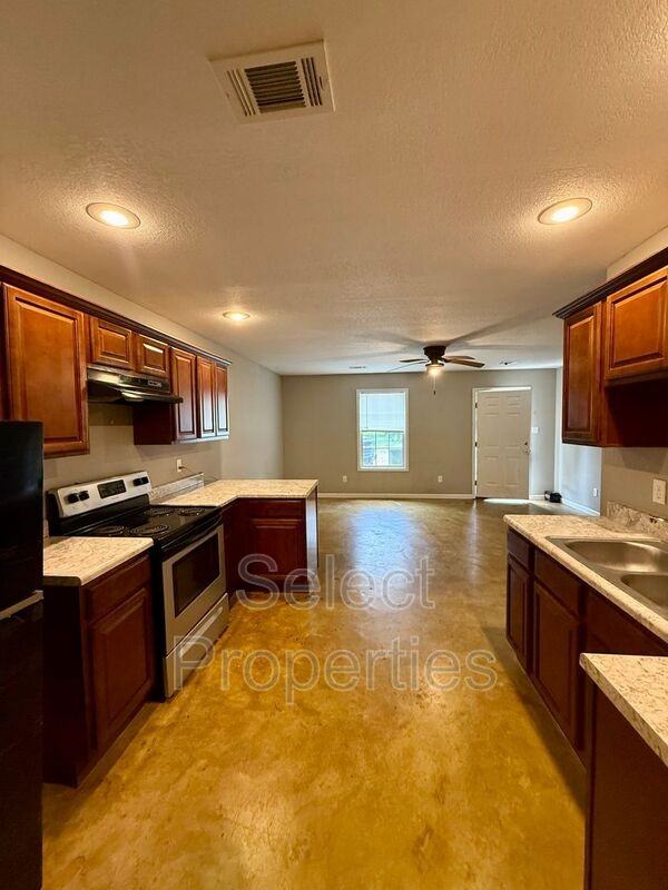 901 Avenue B - Photo 6 of 10