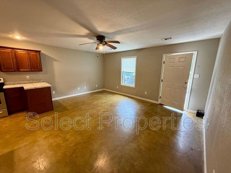 901 Avenue B - Photo 7 of 10