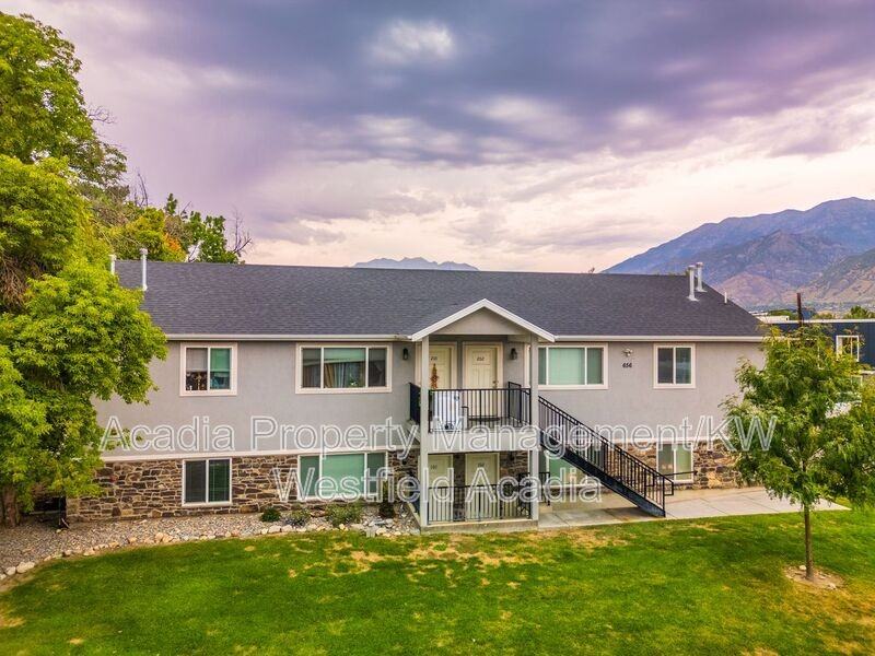 656 W Meadow Dr #A202