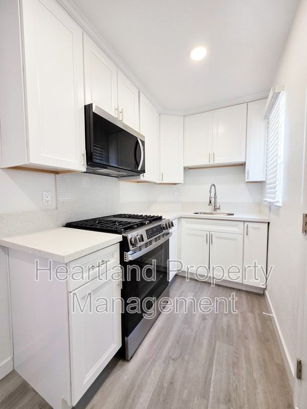 3873 1/2 39th St - Photo 4 of 8