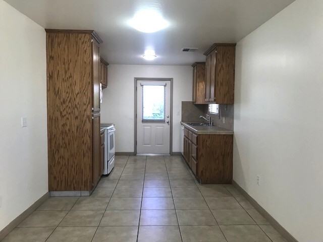 21629 Golden Star Boulevard - Photo 3 of 9