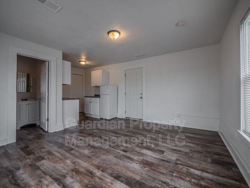 108 N Buchanan St #5 - Photo 2 of 9