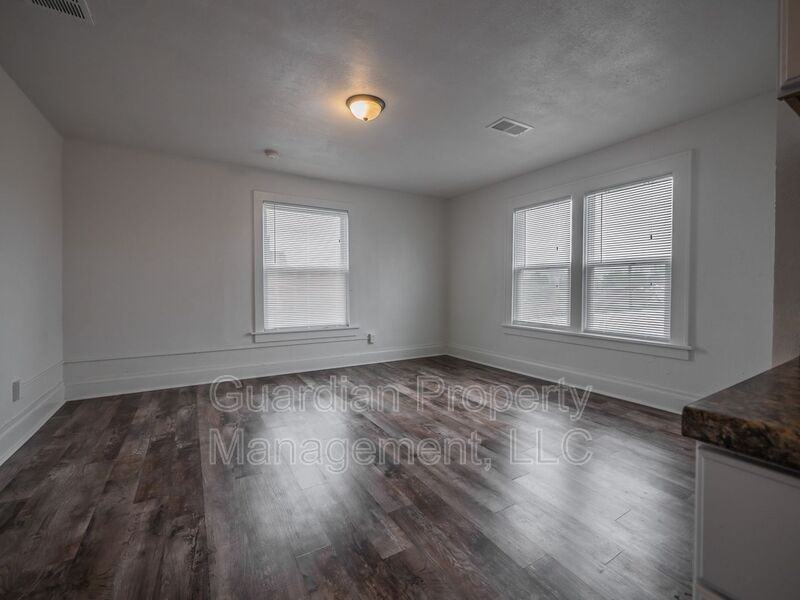 108 N Buchanan St #5 - Photo 3 of 9