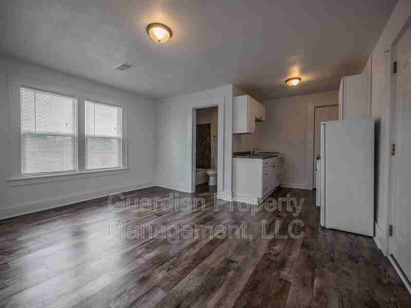 108 N Buchanan St #5 - Photo 5 of 9