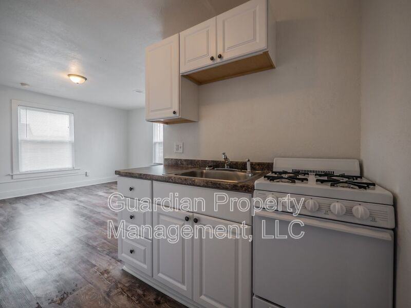 108 N Buchanan St #5 - Photo 6 of 9