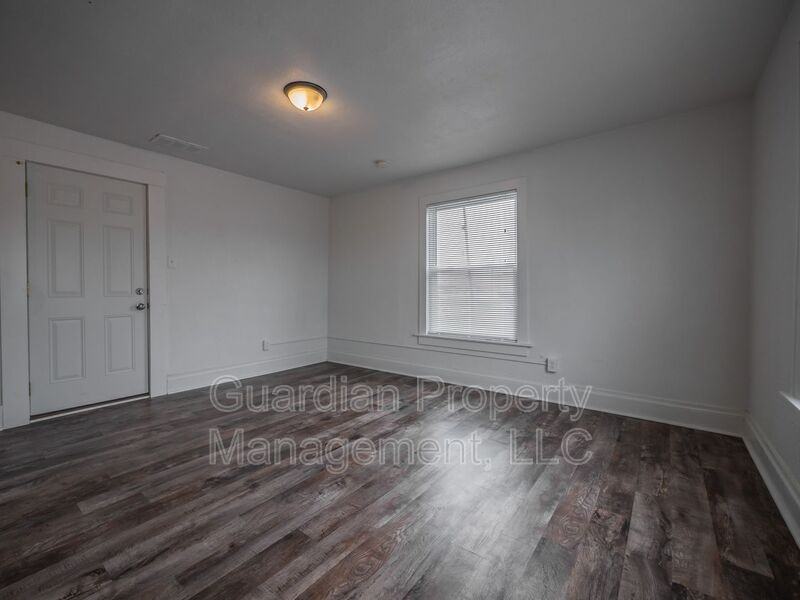 108 N Buchanan St #5 - Photo 7 of 9