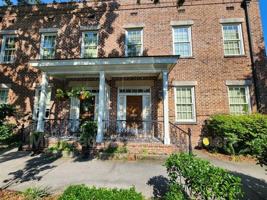 featured image of 464 Montgomery St