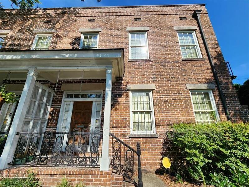 464 Montgomery St - Photo 2 of 31