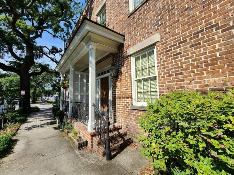 464 Montgomery St - Photo 4 of 31