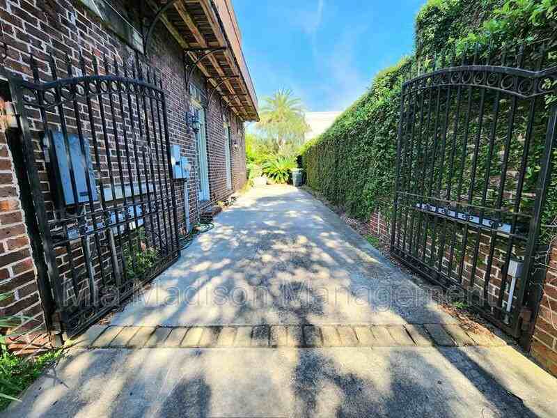 464 Montgomery St - Photo 6 of 31