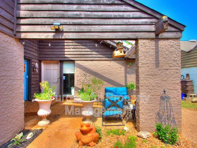 5911 Fox Run Way - Photo 3 of 23