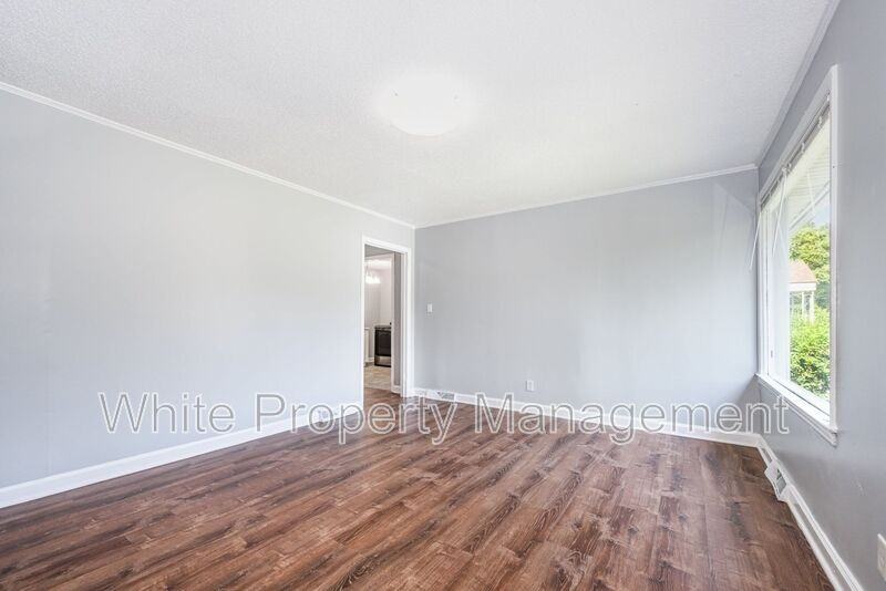 1101 Mona Dr - Photo 2 of 16