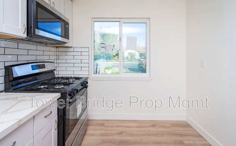 1718 Grand Ave - Photo 5 of 14