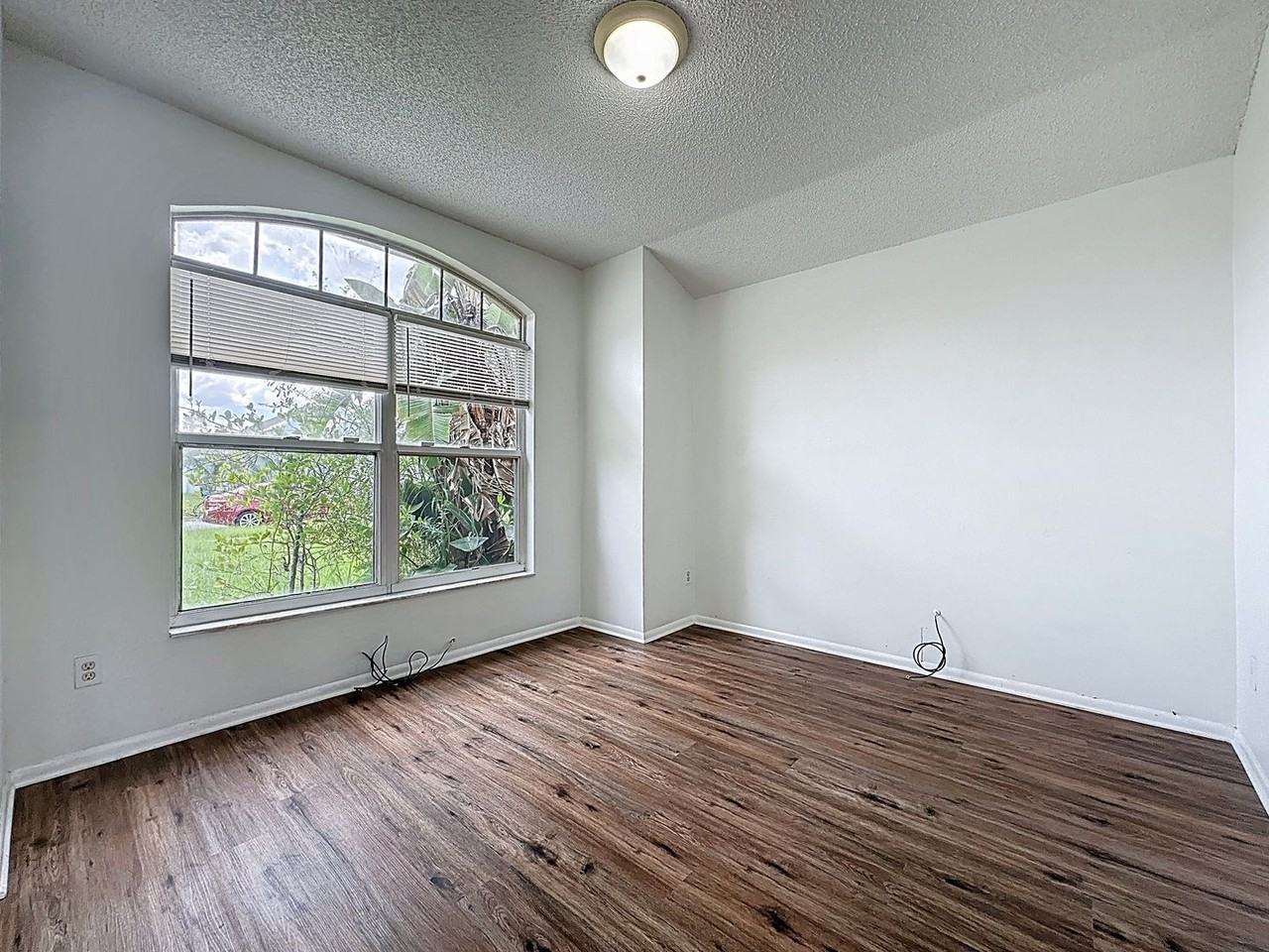 2916 Pembridge St - Photo 5 of 50