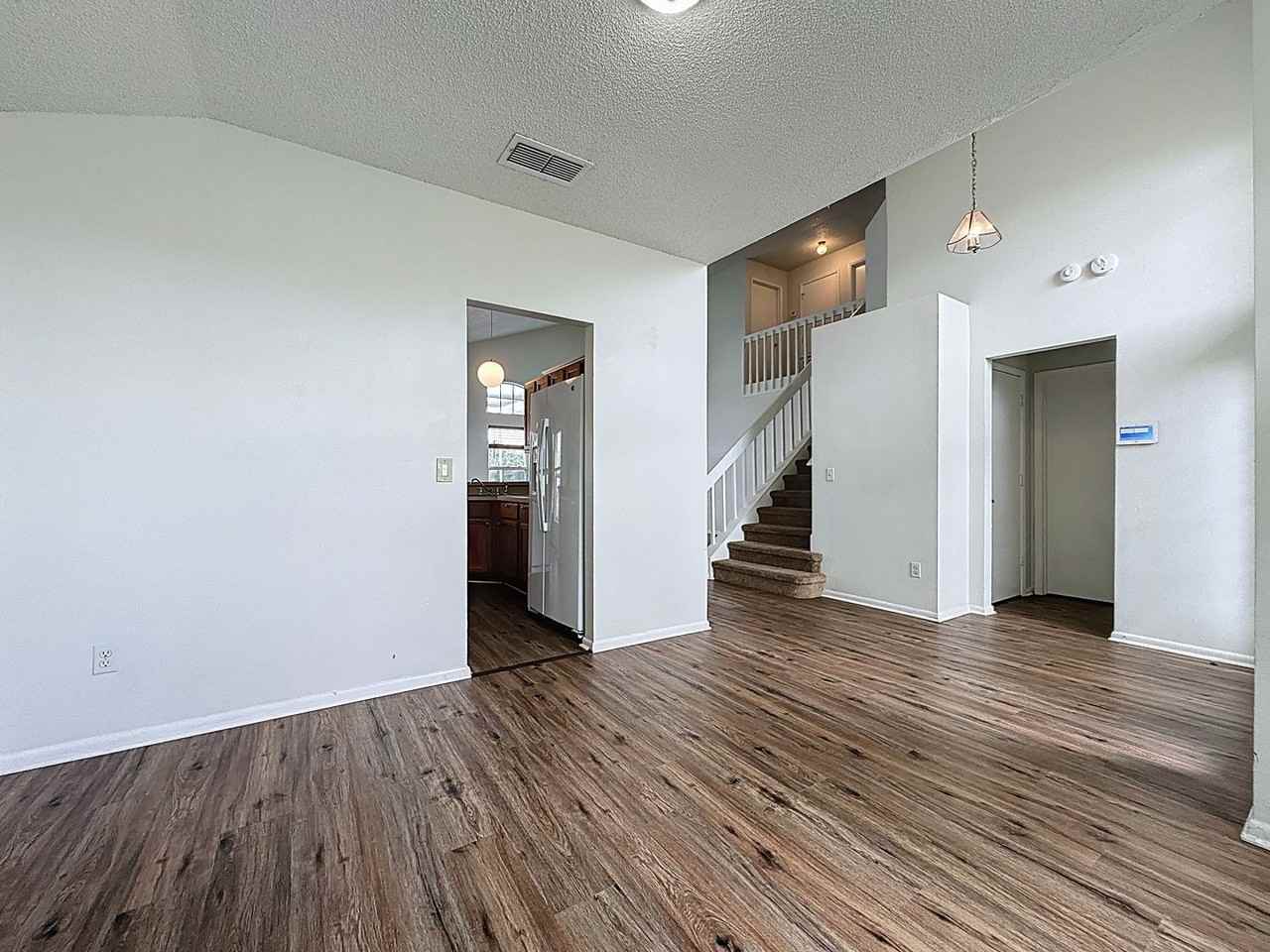 2916 Pembridge St - Photo 6 of 50