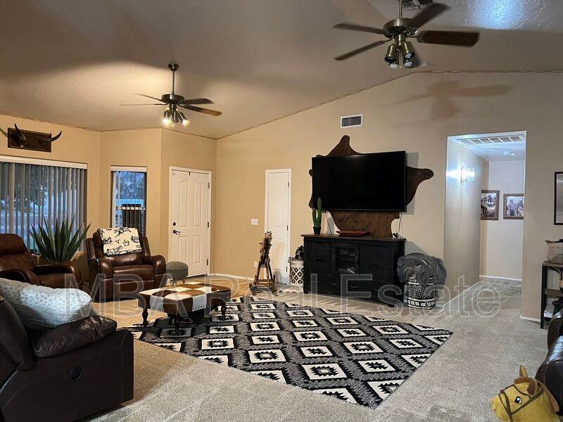 18602 E Mary Ann Way - Photo 2 of 9