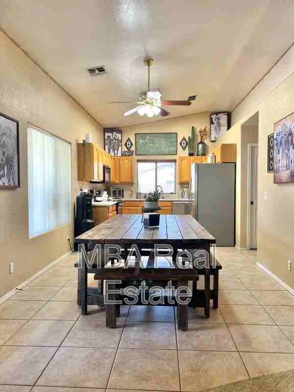 18602 E Mary Ann Way - Photo 3 of 9