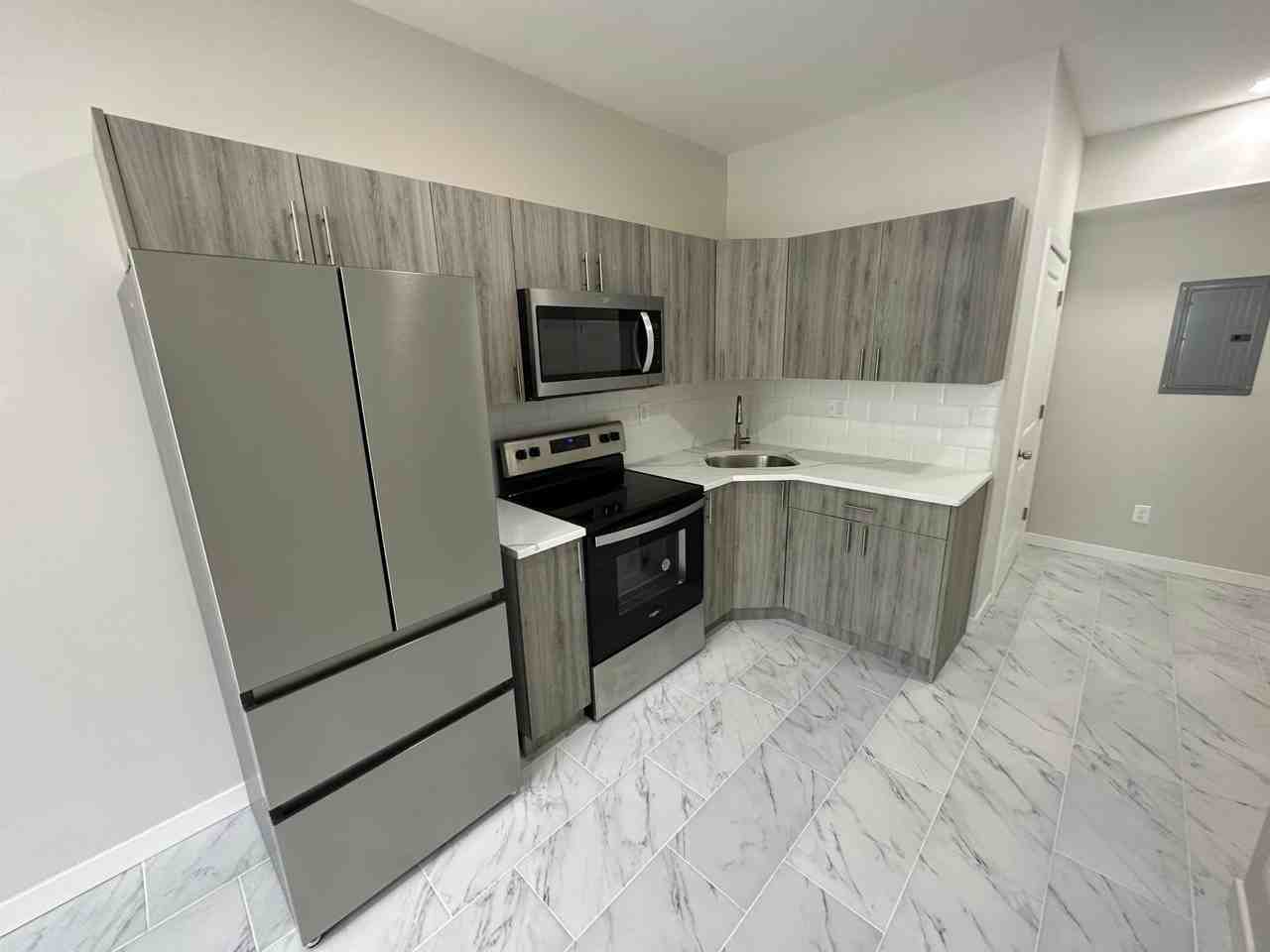 3319 N 17TH ST - Photo 3 of 9