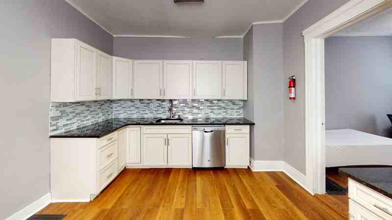 305 South Beech Street - Photo 3 of 15