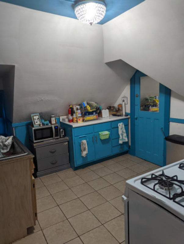 131 Dell St - Photo 2 of 7