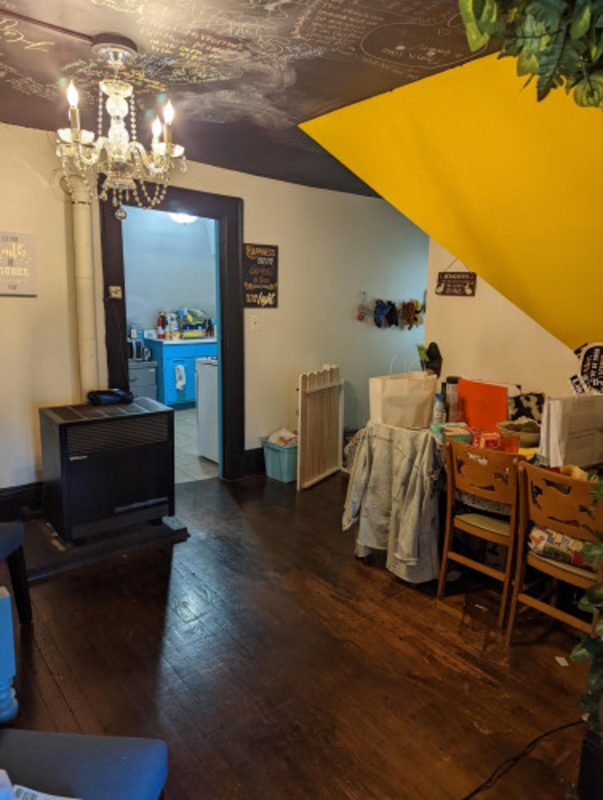 131 Dell St - Photo 3 of 7