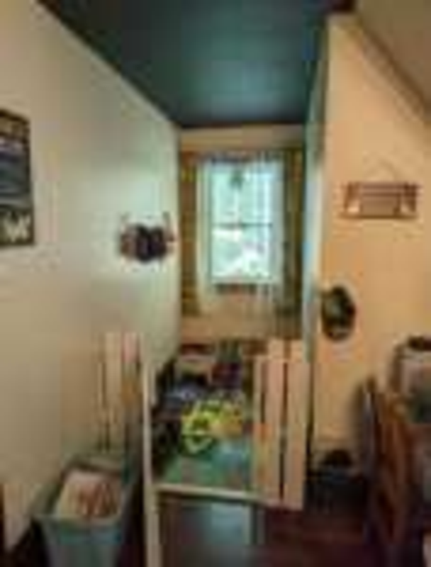 131 Dell St - Photo 6 of 7