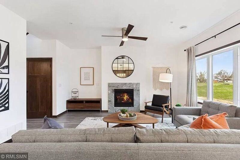 22128 Brenly Way - Photo 3 of 21