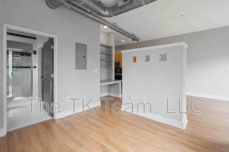 514 W 10th St - Photo 4 of 25