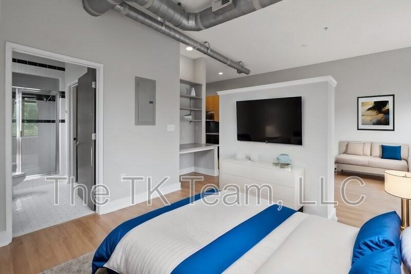 514 W 10th St - Photo 5 of 25