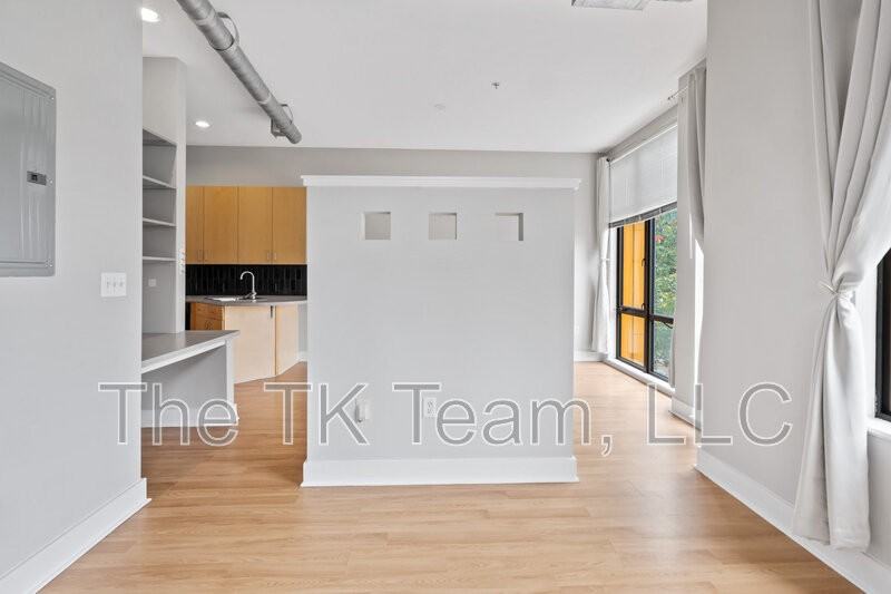 514 W 10th St - Photo 6 of 25