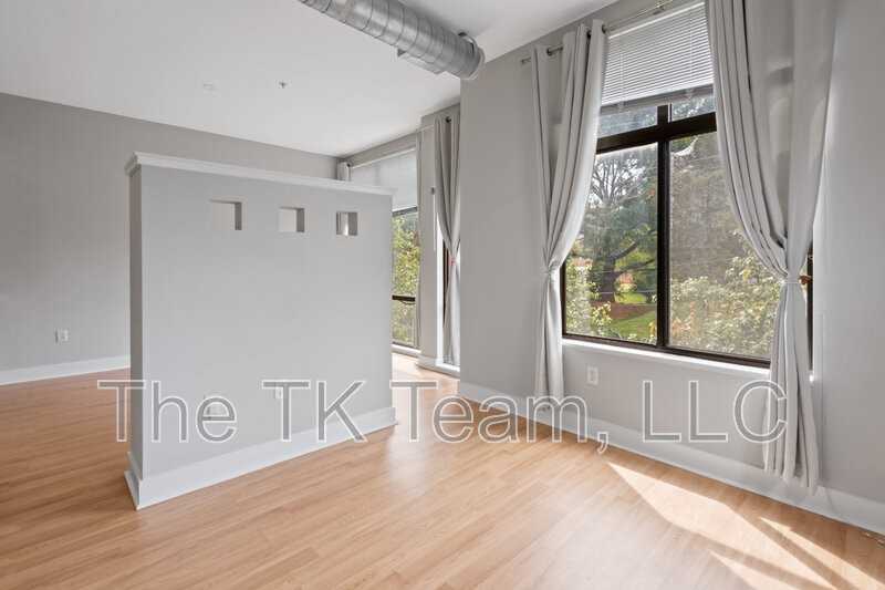 514 W 10th St - Photo 7 of 25
