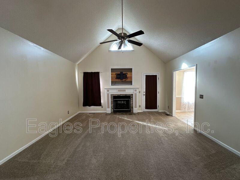 105 Phillip Ct - Photo 3 of 23