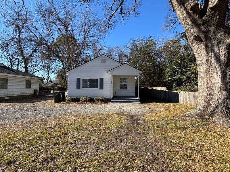 905 N Pineview Ave - Photo 2 of 13