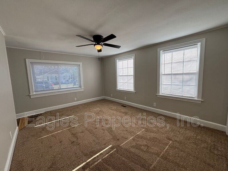 905 N Pineview Ave - Photo 4 of 13