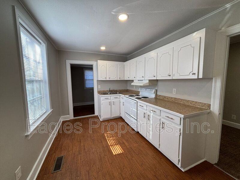 905 N Pineview Ave - Photo 5 of 13